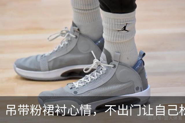吊带粉裙衬心情，不出门让自己松下来